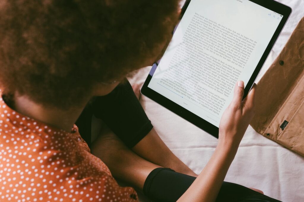 كيف تصبح ثريًا: 8 منتجات رقمية تغير حياتك